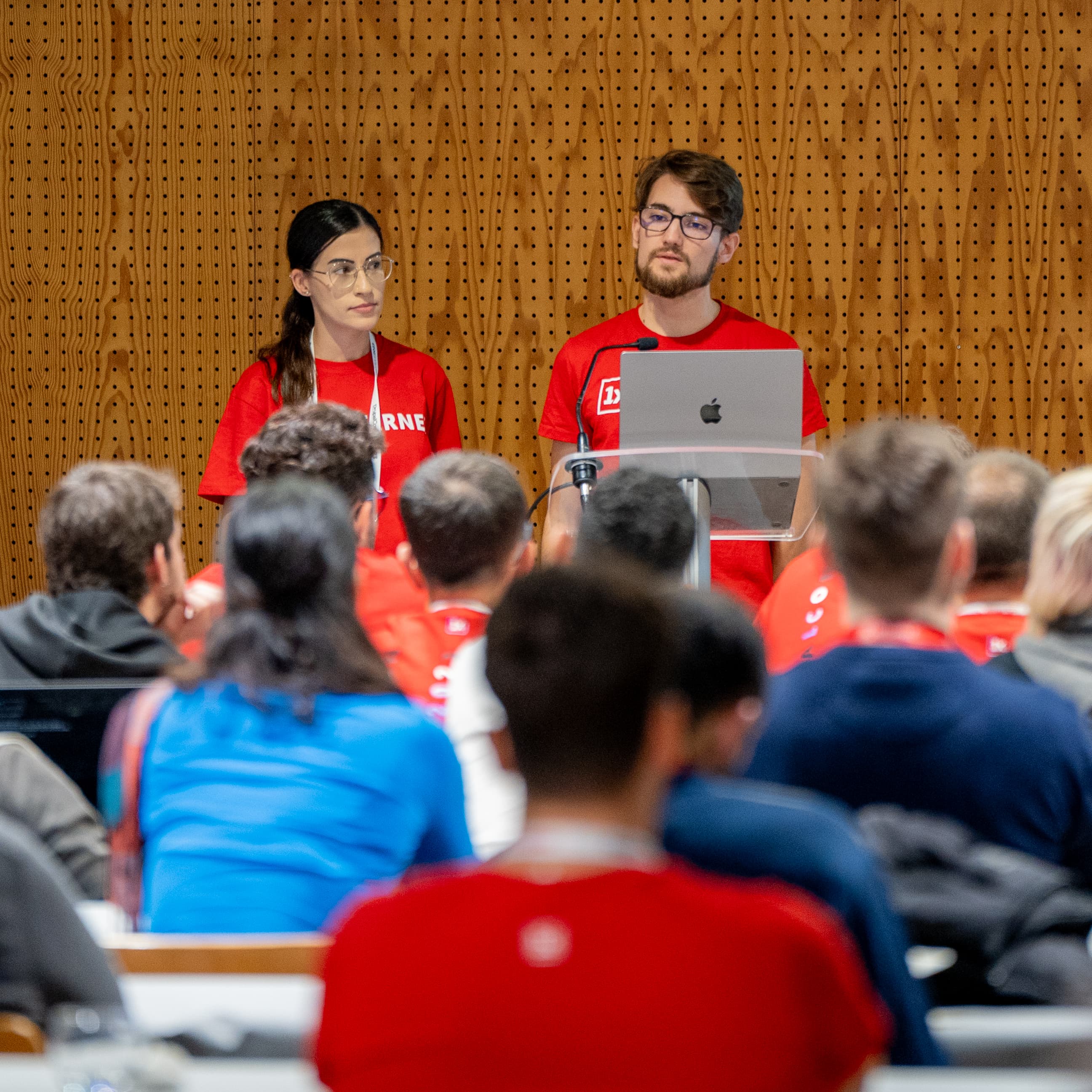 Me speaking at DrupalCon Lille 2024 about how to use tailwind